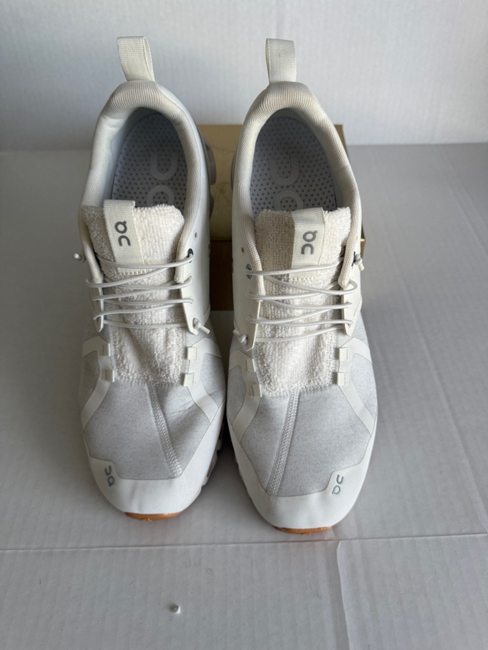 On Cloud Running Shoes in Terry White Low size 11.5 Men’s